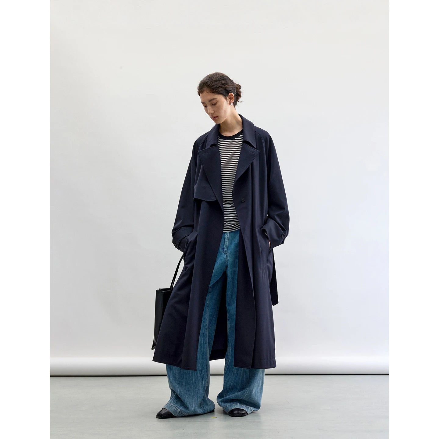 Designer Style~Navy Blue Mid-Length French Trench Coat Made of Sheep Wool, Work Clothing Casual Jacket for Women, New Style for Autumn and Winter 2025